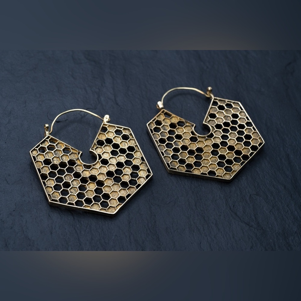 Chic Honeycomb Gold Earrings